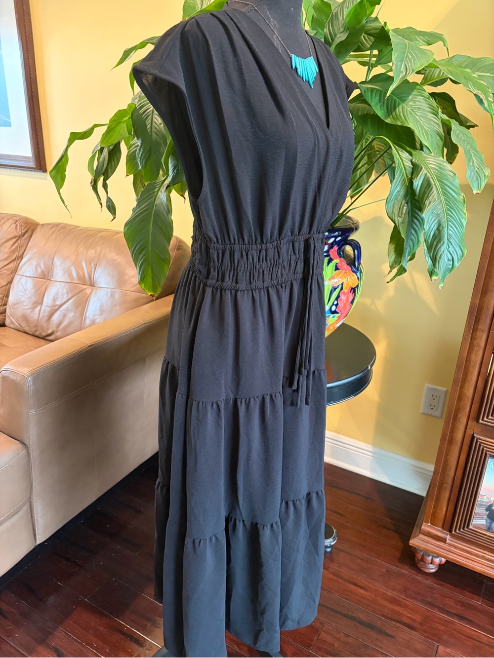 Tahari Arthur S. Levine Women’s Black Tiered Skirt Maxi Dress. Size XL - Picture 6 of 10